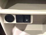 【シートヒーター】寒い日に重宝するシートヒーター!エアコンより早く温まってくれるので寒がりの人も安心ですね♪エアコンの温風は乾燥するから苦手、という方にもをおすすめです。