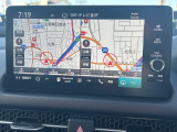 お出かけの際に安心のナビ付です☆バックカメラ機能で駐車もスムーズに行えます。