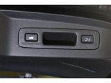 ☆電動リアゲート☆荷物で両手が塞がっていてもワンタッチボタンでリアテールゲートを自動で開閉できます。