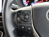 ステアリングスイッチ付き。前方から目を離すことなく操作することが可能です。