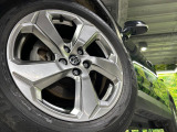 【純正18インチアルミホイール】外観にマッチした純正アルミホイールを装着しております。各種社外アルミホイールや、スタッドレスタイヤも取扱いしております。是非ご相談ください♪