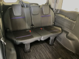 【3列目シート】3列目シートもゆったりとお座りいただける広さがあります!床下格納式ですので、お使いにならない時は荷室として活躍します!
