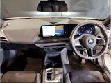 ☆センターパネルを運転席側に僅かに傾けたBMW独特のインパネ☆【駆け抜ける歓び】はここからもスタートしております☆