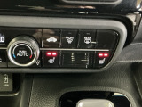 運転席/助手席シートヒーターで寒い日もすぐに温かくなり快適に過ごせます。2段階の温度調整が可能です