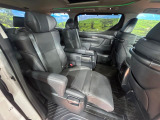 後部座席も気になるようなキズ・汚れやへたり等、大きなダメージはなく、良好な状態です。