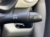 インテリジェントオートライトシステム。ハイビームアシストは前方用察知カメラで、対向車のライト、道路周辺の明るさを察知。手動で切り替えるわずらしさを軽減します。