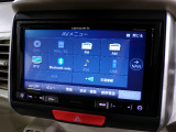 CD、DVD、Bluetooth、AM、FM、AUX、スマートフォン接続ができます。