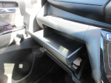 グローブボックスです!上下にスペースがあり、車検証や小物を収納可能です