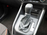 こちらのシフトは、車両にマッチしたデザインになっています!握りやすく、操作し易い配置になっていますので、いつも触れるシフトだからこそ、大切ですね!