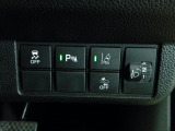 パーキングセンサーや横滑りを防ぐVSA等のスイッチ類は運転席の右側、手の届きやすい位置にあります。