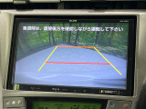【バックカメラ】駐車時に後方がリアルタイム映像で確認できます。大型商業施設や立体駐車場での駐車時や、夜間のバック時に大活躍!運転スキルに関わらず、今や必須となった装備のひとつです!