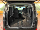後席を格納すると、これだけの広さが!シーンに合わせたシートアレンジで、大きな荷物も積むことが出来ます♪