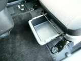 助手席シートの下にはアンダーボックスも装備してます★