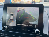 【マルチアラウンドモニター】専用のカメラにより、上から見下ろしたような視点で360度クルマの周囲を確認することができます☆死角部分も確認しやすく、狭い場所での切り返しや駐車もスムーズに行えます。