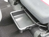 取り出しやすく、しまいやすい収納スペースが満載です。ティッシュやペットボトル等、用途に合わせた収納が可能ですので、使い方はあなた次第!