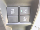 横滑りを防ぐVSA等のスイッチ類は運転席の右側、手の届きやすい位置にあります。