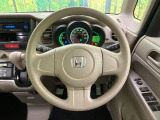 インテリアに合わせたデザインのステアリングは、運転される方のことも考え、運転しやすい形状、大きさです。是非一度、実際に触ってお確かめください。