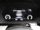 重厚感と安定感があり、同時にダイナミックさも備えるAudiの走り。機能やデザインが革新的なメーター。