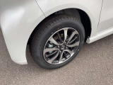 ☆お車についた傷やヘコミ、事故の修理もハヤシにお任せください。自社鈑金工場で修理ができますの安心です☆