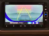バックでの車庫入れも安心です! リアカメラが付いているバックモニター付のナビを装備しております。操作線もついており距離感も画面から確認できます。