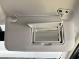 【運転席サンバイザー】鏡が付いているのでメイク直しなどにも便利★