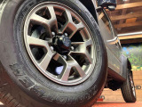 【純正15インチアルミホイール】外観にマッチした純正アルミホイールを装着しております。各種社外アルミホイールや、スタッドレスタイヤも取扱いしております。是非ご相談ください♪