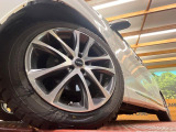 【19インチアルミホイール】外観にマッチしたアルミホイールを装着しております。各種アルミホイールや、スタッドレスタイヤも取扱いしております。是非ご相談ください♪