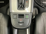 パーキングブレーキはスマートな電子制御式と合わせて渋滞時等にブレーキペダルから足を離しても停車状態を保持してくれるオートブレーキホールド機能で運転が楽になります。スタートはアクセルペダルを踏むだけ