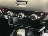 運転席/助手席シートヒーターで寒い日もすぐに温かくなり快適に過ごせます。3段階の温度調整が可能です