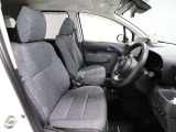 ゆったり室内で運転もしやすいです♪使い勝手の良い配置です。
