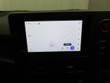 ディスプレイオーディオにナビ機能が設定されています。簡単な操作で行き先を入力することができ、音声で目的地まで案内してくれます。初めて訪れる場所も安心です。