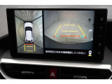 車の前後左右に取り付けられたカメラで、視線やバックモニターでは死角となる前方や真横も確認できます。狭い駐車スペースもスムーズに駐車できます。