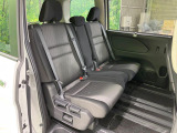 後部座席も気になるようなキズ・汚れやへたり等、大きなダメージはなく、良好な状態です。