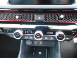 運転席&助手席シートヒーター付き☆充電用USBジャック・アクセサリーソケット付いています♪