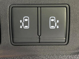【両側パワースライドドア】スマートキーや運転席のスイッチで後席両側スライドドアの開閉が可能♪電動だから力を入れてドアを開ける必要が無く、小さなお子様でも簡単に開け閉めでき快適です♪
