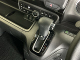 発進時から滑らかに加速する無段階変速のCVTはストップ&ゴーの多い街の中も快適です