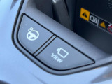 【リモート機能つきアドバンストパーク】専用スマートフォンアプリの使用で、車外から遠隔駐車・出庫が可能な先進機能。広い場所で乗り降りしたい時に便利です♪