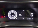 とっても見やすいメーターです。夜間時はラグジュアリーな気分にさせてくれる照明が魅力ですので、夜のドライブも楽しみになりますよ♪