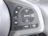 ハンドル右側にはクルーズコントロールのスイッチが装備され運転中の操作も安心して行えます!