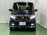 LEDヘッドライトを装備しています。LEDヘッドライトはとても明るく、雨の日や夜間走行も安全・安心です。オートライトコントロール付きで周囲の明るさに応じて自動で点灯・消灯します