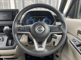 ステアリングも使用感が少なく、きれいな状態となっております♪