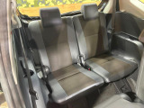 3列目シートはもちろん状態良好☆大人でもゆったりと座って頂けますので、大人数でのお出かけもラクラクです♪ご家族で、気の知れた仲間で、ドライブに行くのが楽しみですね♪