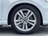 Audiは、スポーティなデザインからシンプルでエレガントなデザインまで、さまざまなデザインを提供しています。軽量でありながら高い強度を持っており車両のハンドリング性能やブレーキ性能が向上します。