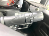 【オートライト】周りの明るさに応じて自動でヘッドライトの点灯・消灯ができる機能です!ライトの付け忘れ・消し忘れなどが無くなり、雨の日や夕方の走行も安心!トンネル通過時も便利ですね♪