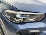 ●LEDヘッドライト:夜間走行時も良好な視界を確保し安心して運転できる高輝度LEDヘッドライトを装備!点灯速度が早く、消費電力も抑えられています。