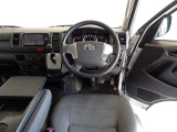 視界良好、操作しやすい運転席です。