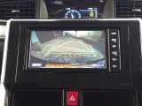 バックガイドモニターで、後方を確認しながら安心して駐車することができます。運転初心者も熟練者も必須の機能ですよ!