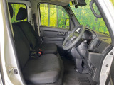 運転席シート廻りは使用感も少なく、良好な状態となっています。前オーナー様が丁寧に使っていたことがよくわかりますね。