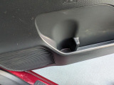 運転席ドアのドリンクホルダーです。