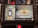 パノラミックビューモニター(シースルービュー機能つき)愛車を上から眺めた映像をナビ画面に表示いたします。メーカーオプション品につき後付けできません。